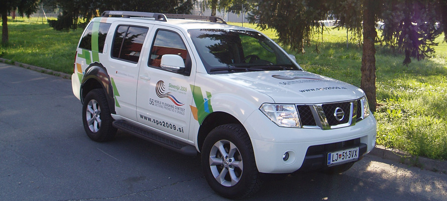 Lepljenje in graficna oprema vozil